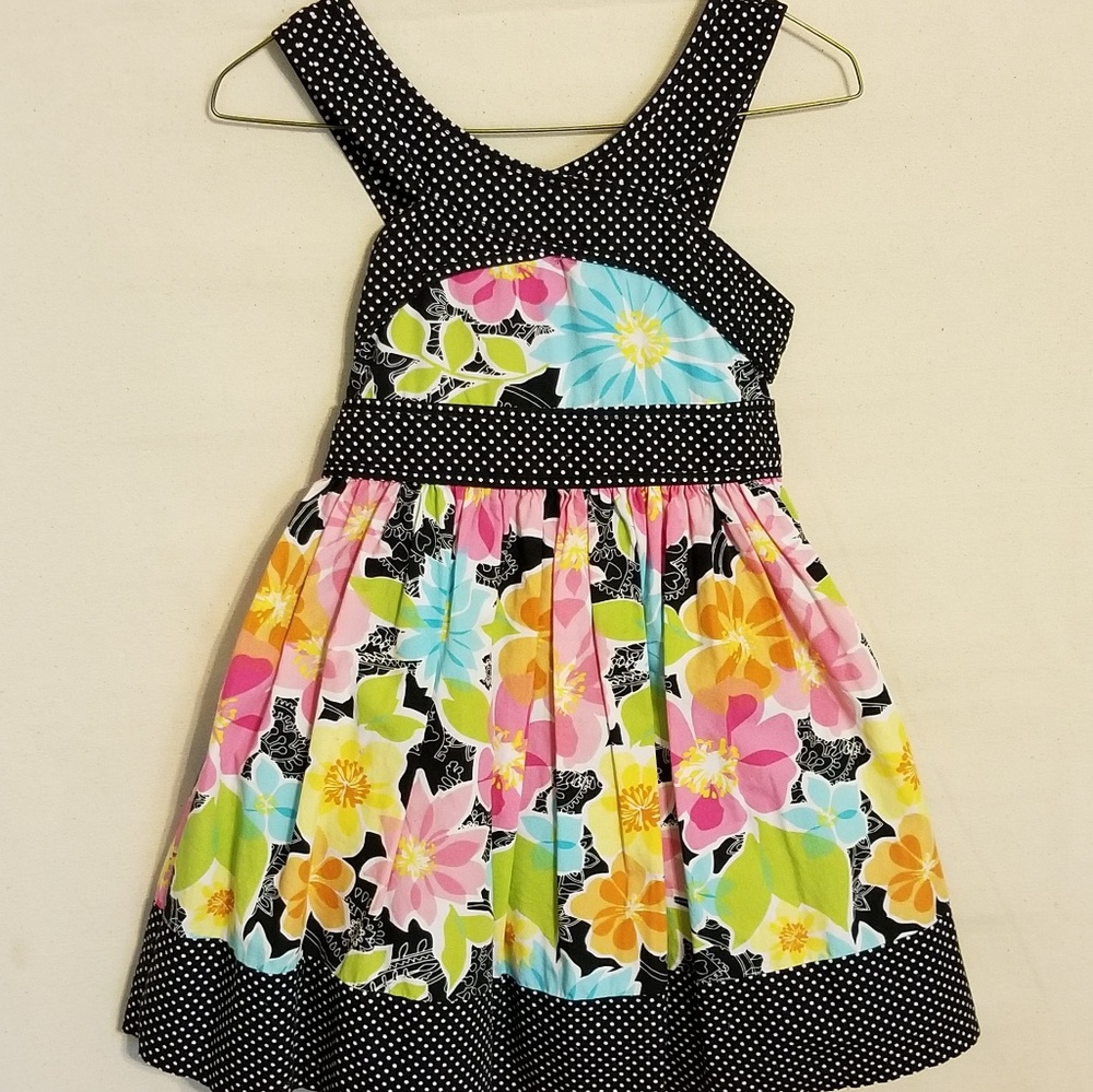 🔵Beautiful black & white dot floral dress